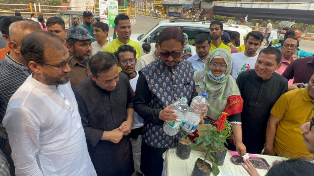 প্লাস্টিকের বদলে বীজ: চট্টগ্রামে বইবন্ধুর ব্যতিক্রমী উদ্যোগ