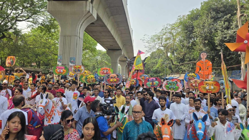 হাজারো প্রাণের উচ্ছ্বাসে শেষ হলো বর্ষবরণ আনন্দ শোভাযাত্রা