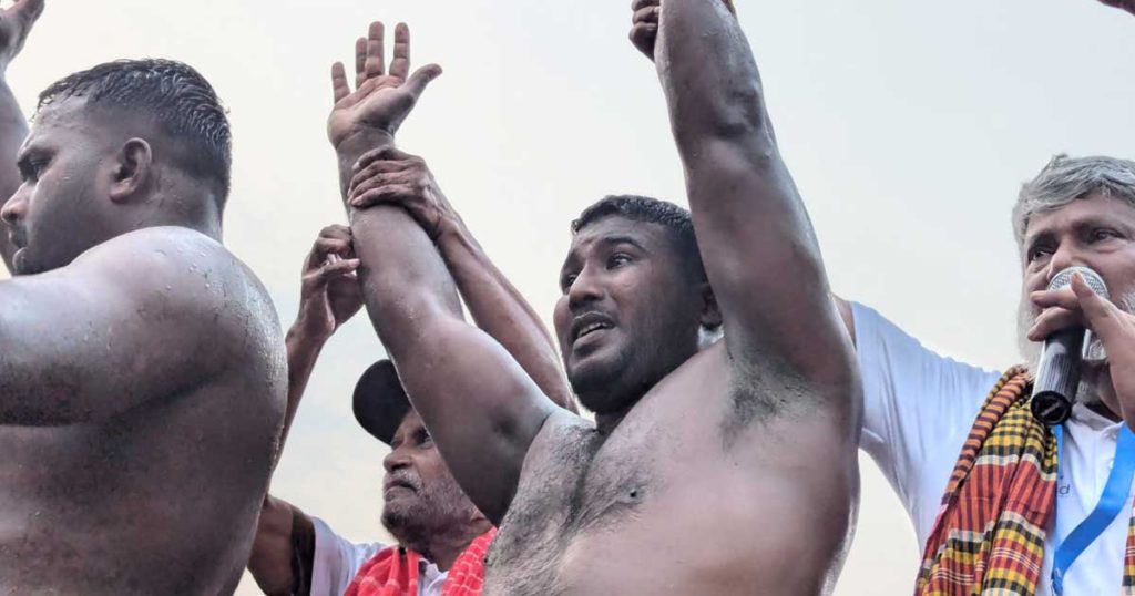 জব্বারের বলীখেলায় চ্যাম্পিয়ন বাঘা শরীফ