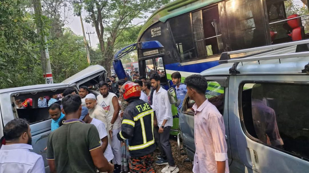 লোহাগাড়ার একই এলাকায় ফের দুর্ঘটনা, নিহত ৭