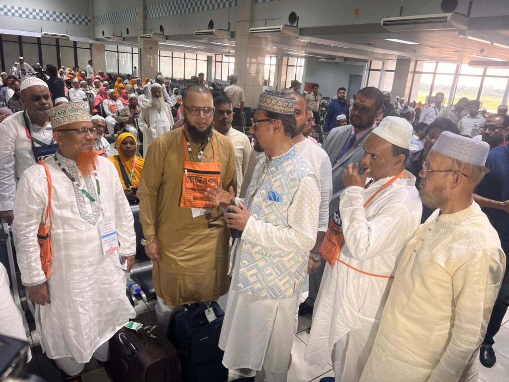 চট্টগ্রাম থেকে হজ ফ্লাইট উদ্বোধন