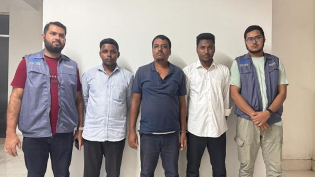 চাকরির প্রলোভন আর টেলিগ্রাম ফাঁদে ফেলে কোটি টাকা হাতিয়ে নিয়েছে তারা