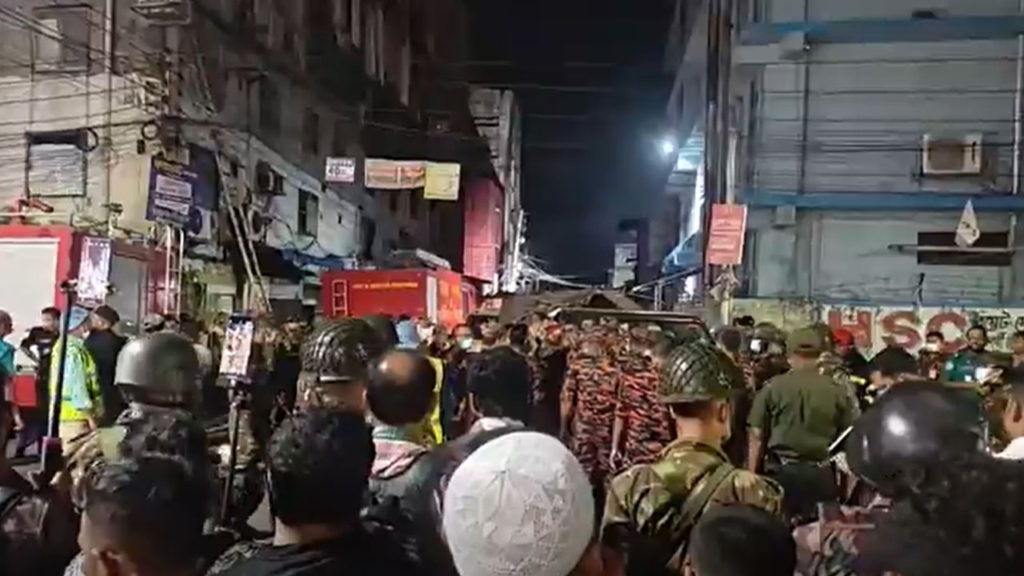 রূপনগরে আগুনে নিহতের সংখ্যা বেড়ে ১৬