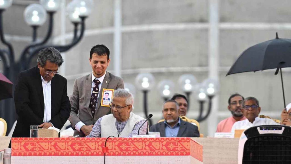 জুলাই সনদ স্বাক্ষর করলেন প্রধান উপদেষ্টা ও রাজনৈতিক নেতারা