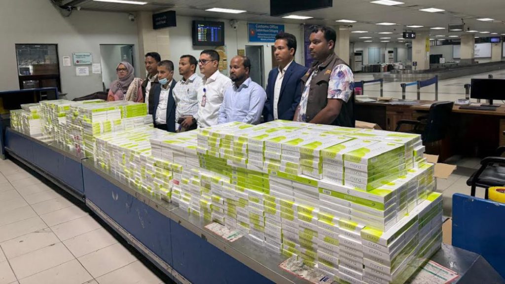 শাহ আমানত বিমানবন্দরে ৩০ লাখ টাকার সিগারেট জব্দ