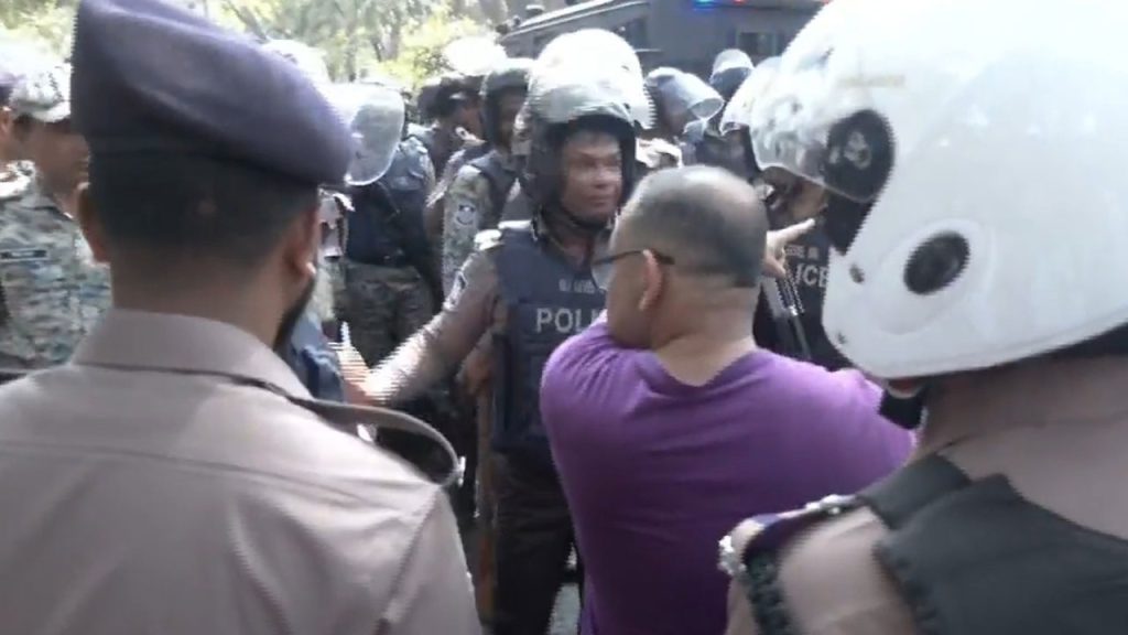 পুলিশের সঙ্গে সরকারি চাকরিজীবীদের সংঘর্ষ, যমুনায় এলেন ডিএমপি কমিশনার