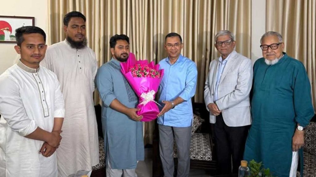 নাহিদ ইসলামের বাসায় তারেক রহমান