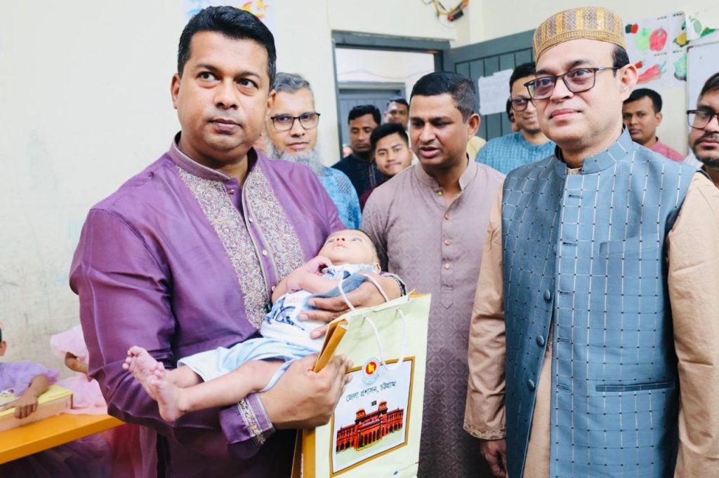 নতুন টাকা, নতুন জামা, সুস্বাদু ফল—আর এক বিশ্বস্ত কোল