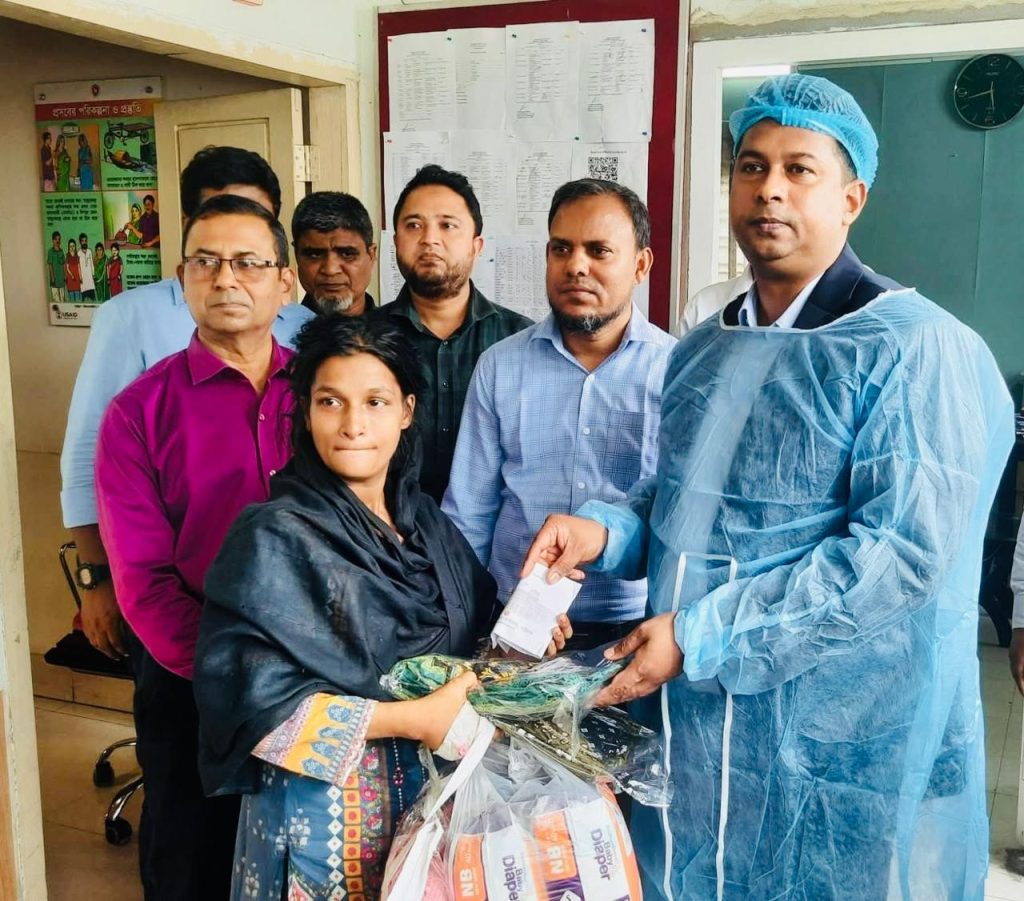 চট্টগ্রামে ফেলে যাওয়া মা-নবজাতকের পাশে মানবিক ডিসি জাহিদ