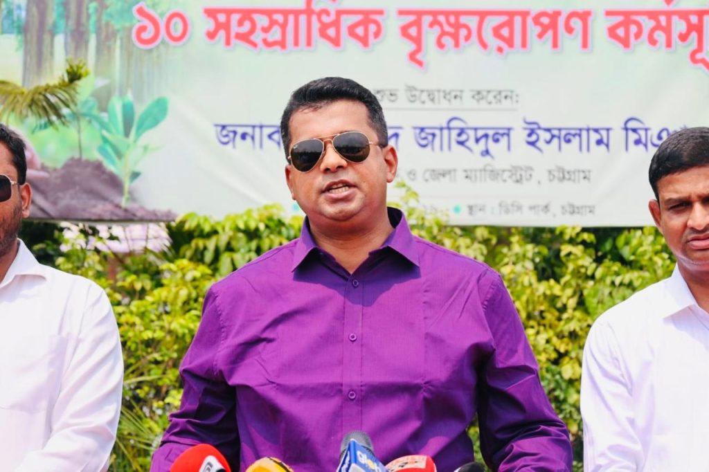 ডিসি জাহিদের নেতৃত্বে সবুজায়নের পথে চট্টগ্রাম ডিসি পার্ক
