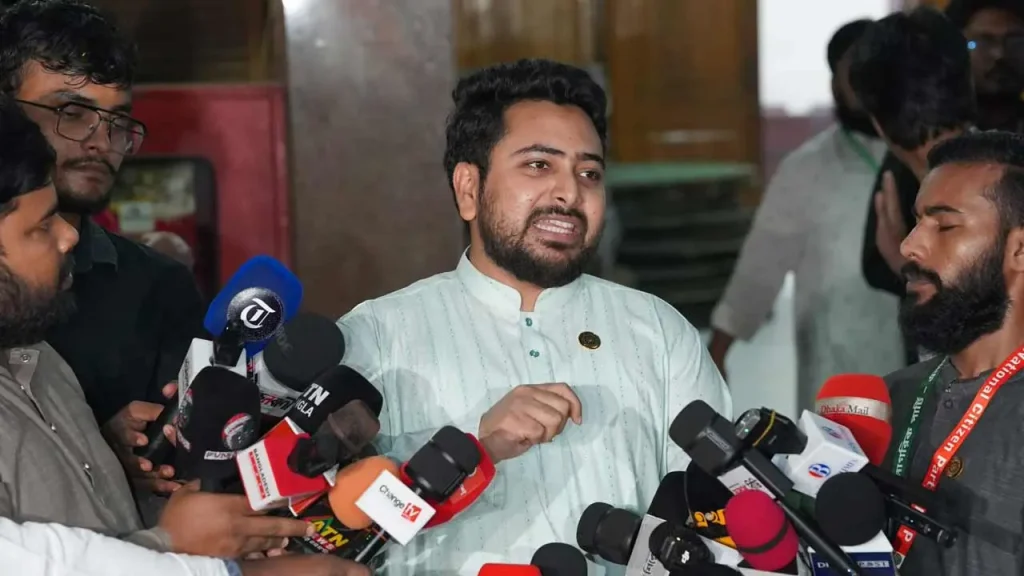 শেখ হাসিনার জন্য ফাঁসির দড়ি অপেক্ষা করছে : নাহিদ ইসলাম