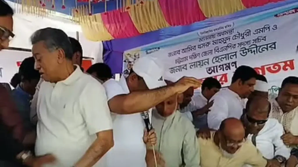 চন্দনাইশে নেতা-কর্মীদের ভিড়ে ভেঙে পড়ল মঞ্চ, অক্ষত অর্থমন্ত্রী