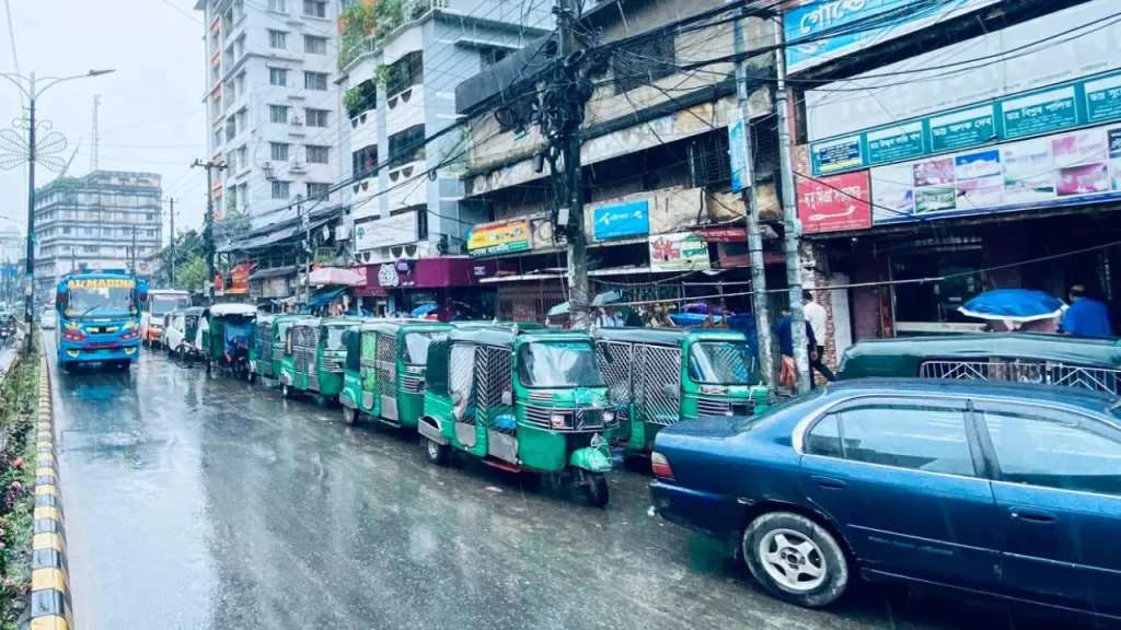 গাড়ির চাকা চলছে না, চুলায় আগুন জ্বলছে না, অচল প্রায় কারখানা