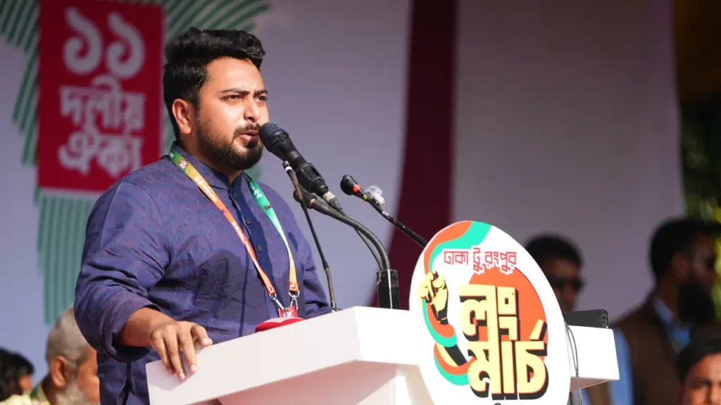 ব্যানার, ফেস্টুন ছিঁড়ে ফেলে লং মার্চের গণজোয়ার বন্ধ করা সম্ভব নয়